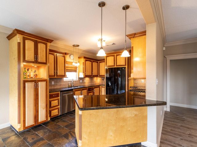 391 Ling Street, Bayou Vista, TX 77563