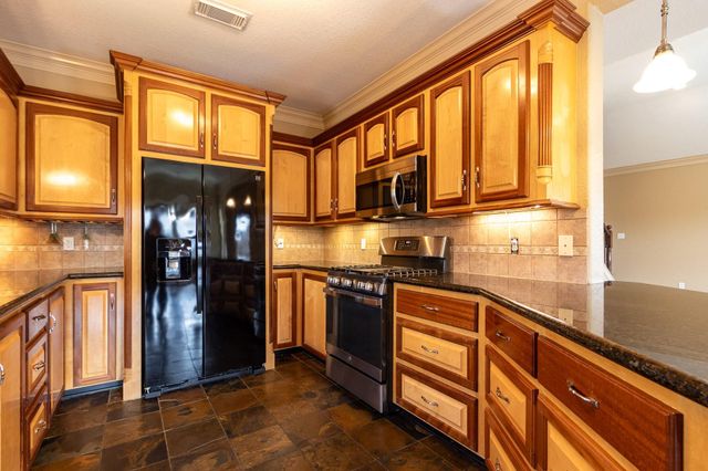 391 Ling Street, Bayou Vista, TX 77563