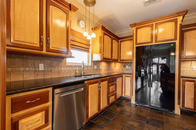 391 Ling Street, Bayou Vista, TX 77563