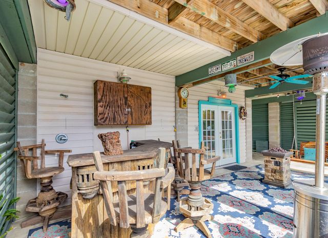 391 Ling Street, Bayou Vista, TX 77563