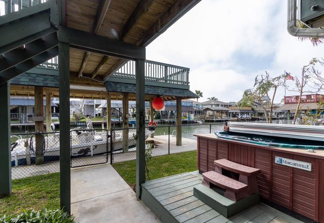 391 Ling Street, Bayou Vista, TX 77563