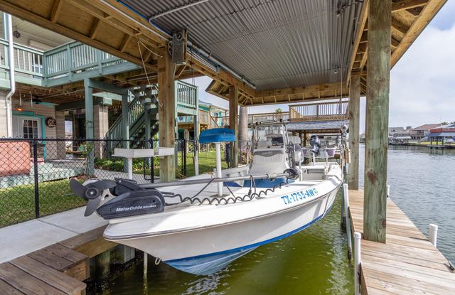 391 Ling Street, Bayou Vista, TX 77563