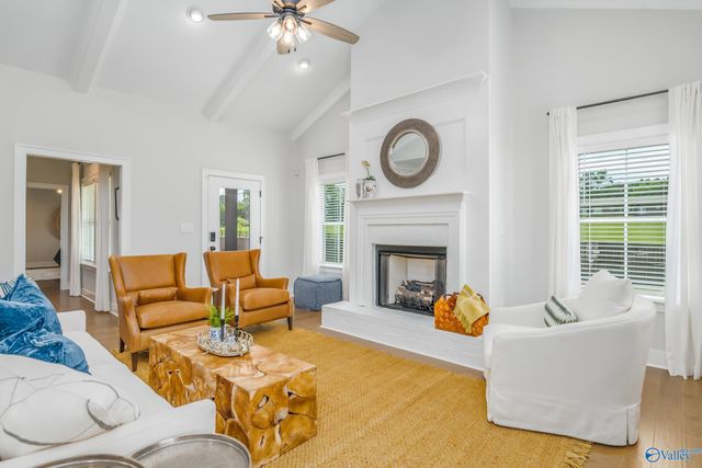 6041 Margie Collins Drive, Owens Cross Roads, AL 35763