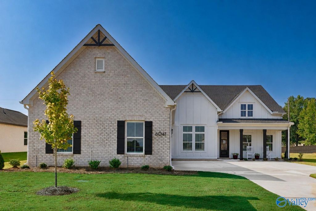 6041 Margie Collins Drive, Owens Cross Roads, AL 35763