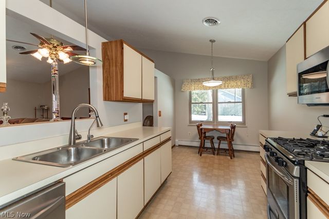 340 Parkway Boulevard, Madison, OH 44057