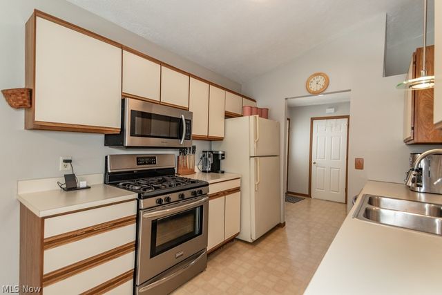 340 Parkway Boulevard, Madison, OH 44057