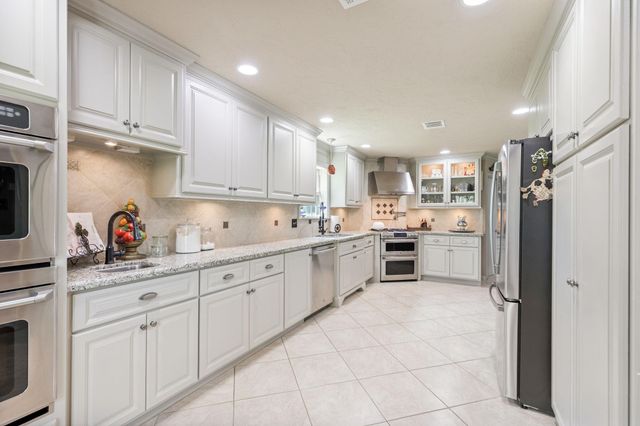 1129 Darby Loop, Conroe, TX 77385