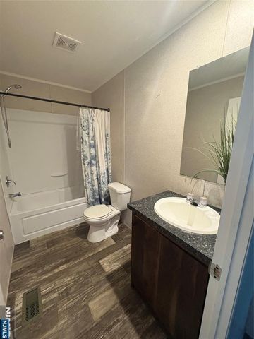 131 Elm, Lodi, NJ 07644