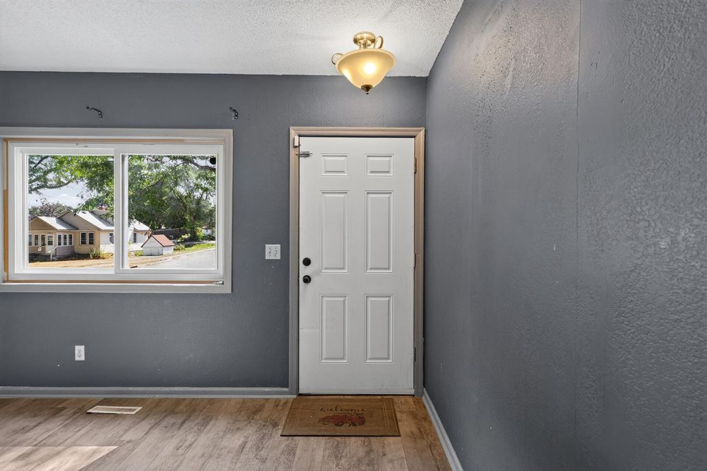 995 Rose Avenue E, Saint Paul, MN 55106 — photo 2