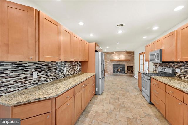 515 PINE HILL DR, Pine Grove, PA 17963