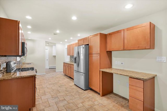 515 PINE HILL DR, Pine Grove, PA 17963