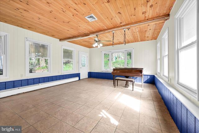 515 PINE HILL DR, Pine Grove, PA 17963