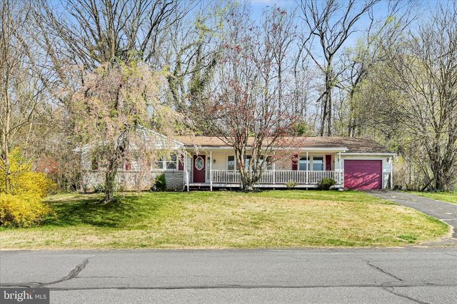 515 PINE HILL DR, Pine Grove, PA 17963