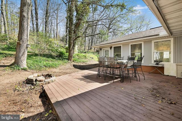 515 PINE HILL DR, Pine Grove, PA 17963