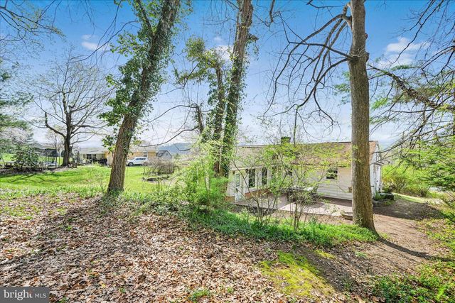 515 PINE HILL DR, Pine Grove, PA 17963