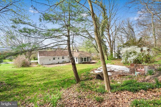 515 PINE HILL DR, Pine Grove, PA 17963