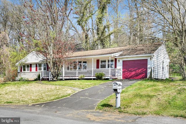 515 PINE HILL DR, Pine Grove, PA 17963