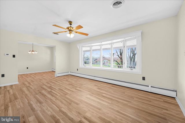515 PINE HILL DR, Pine Grove, PA 17963