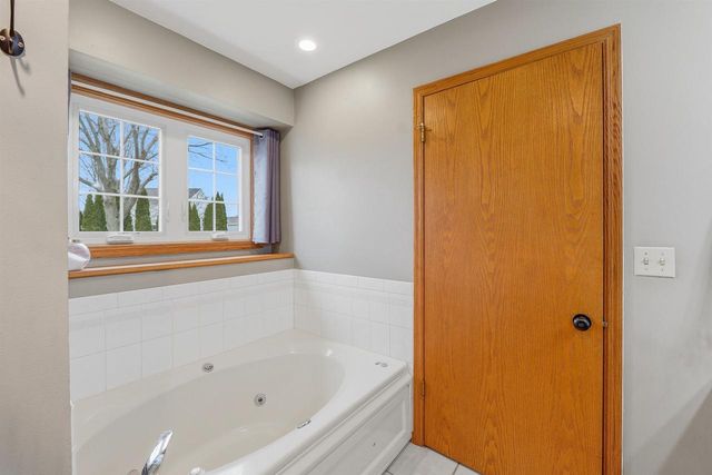 321 Morgan Lane, Beaver Dam, WI 53916