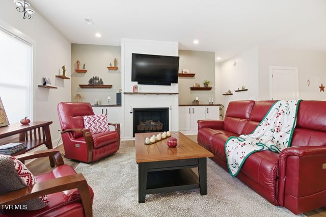 1839 Top Sail Court, Kingsport, TN 37664