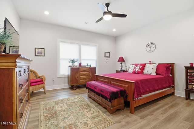 1839 Top Sail Court, Kingsport, TN 37664