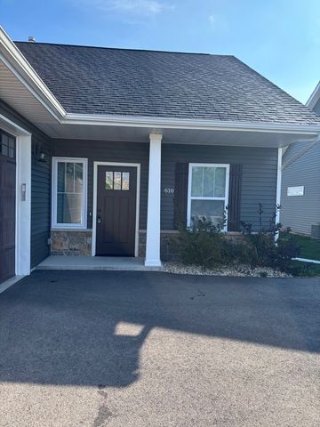 610 Anjali Court R, Sycamore, IL 60178