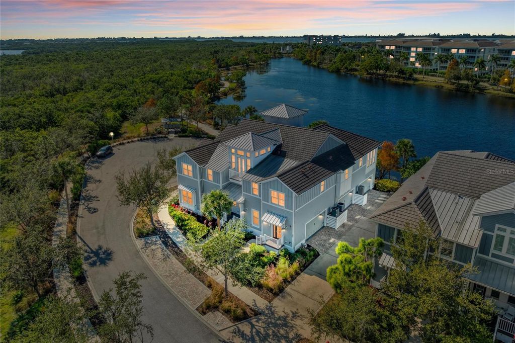 Image 5 of property listing at 348 SAPPHIRE LAKE DRIVE 201, Bradenton, FL 34209