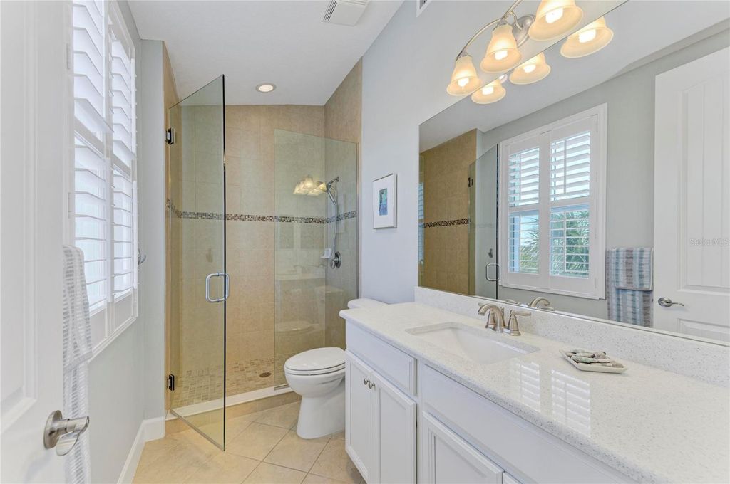 Image 43 of property listing at 348 SAPPHIRE LAKE DRIVE 201, Bradenton, FL 34209