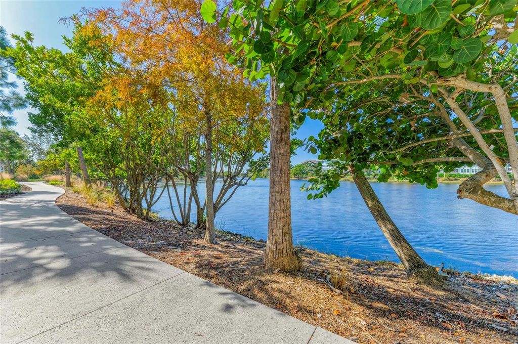 Image 48 of property listing at 348 SAPPHIRE LAKE DRIVE 201, Bradenton, FL 34209