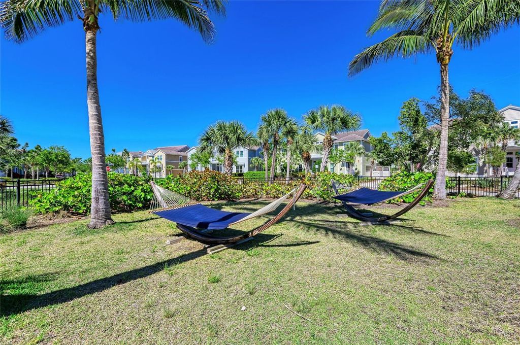 Image 95 of property listing at 348 SAPPHIRE LAKE DRIVE 201, Bradenton, FL 34209