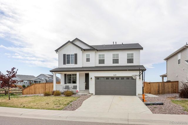 919 N Undergrove Way, Aurora, CO 80018