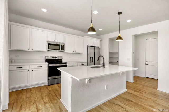 919 N Undergrove Way, Aurora, CO 80018