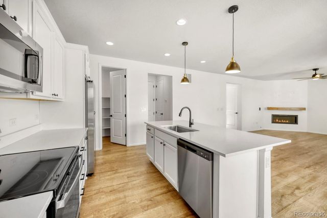 919 N Undergrove Way, Aurora, CO 80018