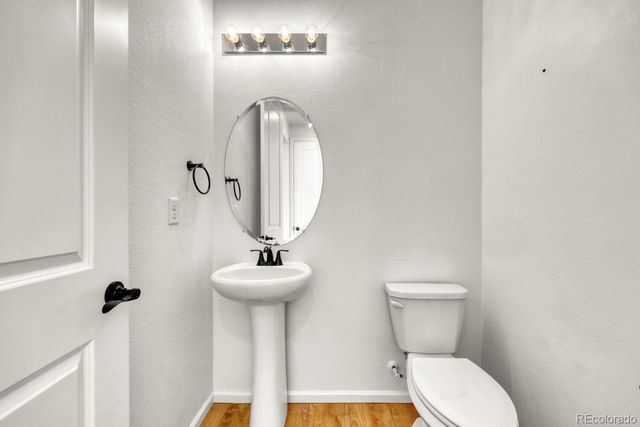 919 N Undergrove Way, Aurora, CO 80018