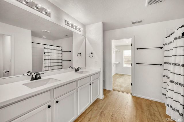 919 N Undergrove Way, Aurora, CO 80018