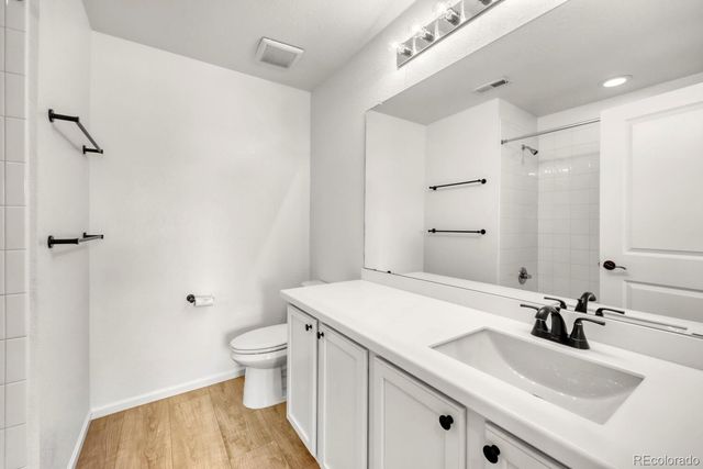 919 N Undergrove Way, Aurora, CO 80018