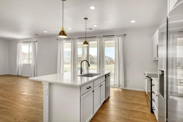 919 N Undergrove Way, Aurora, CO 80018