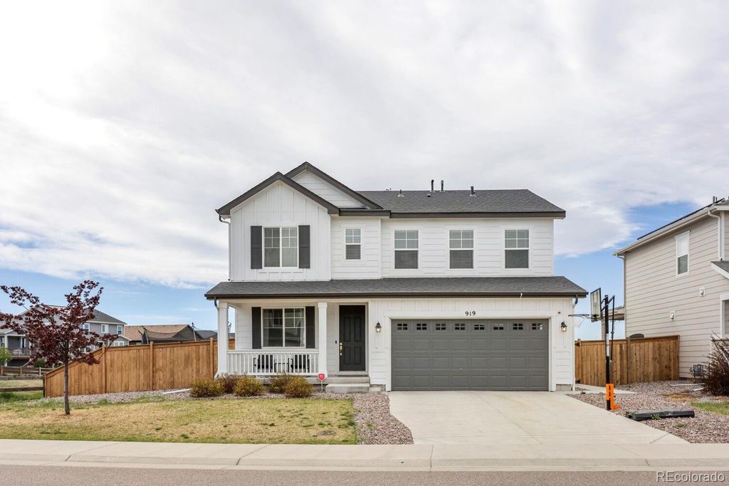 919 N Undergrove Way, Aurora, CO 80018