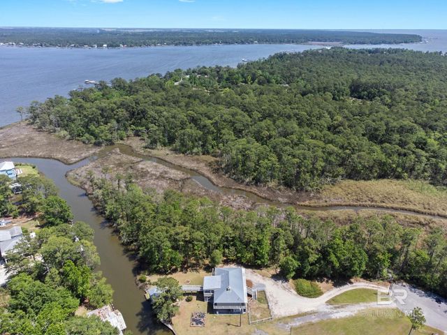 10233 Bayou Circle, Fairhope, AL 36532