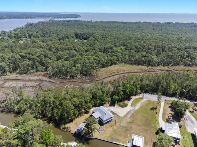 10233 Bayou Circle, Fairhope, AL 36532