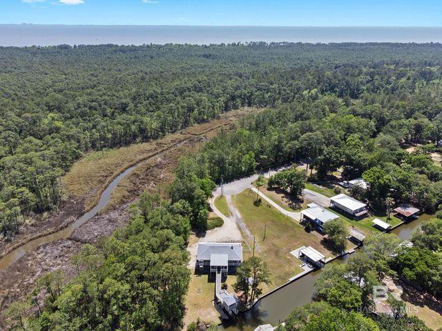 10233 Bayou Circle, Fairhope, AL 36532