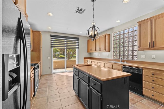 196 Four Seasons Boulevard, Hemet, CA 92545