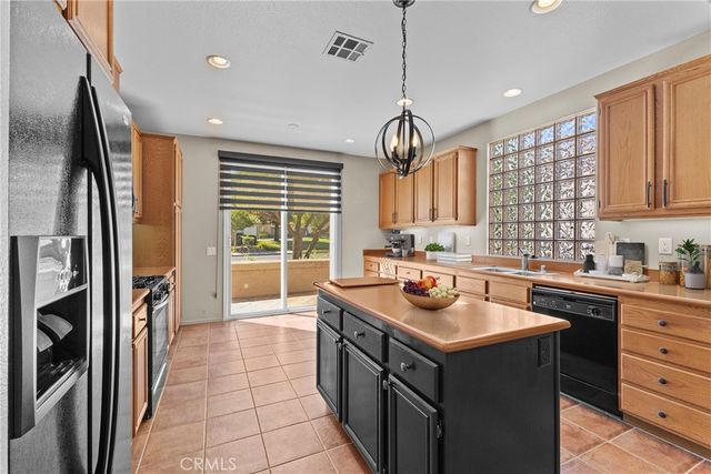 196 Four Seasons Boulevard, Hemet, CA 92545