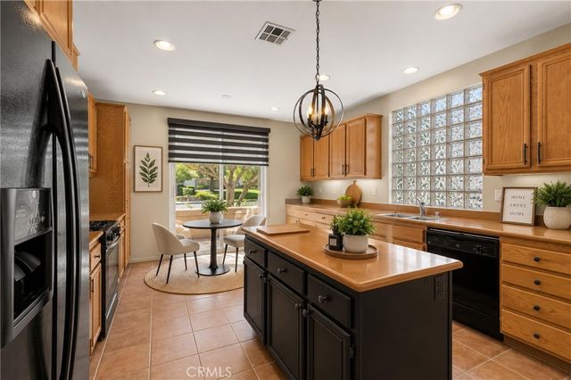 196 Four Seasons Boulevard, Hemet, CA 92545