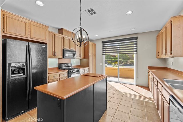 196 Four Seasons Boulevard, Hemet, CA 92545