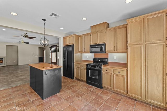 196 Four Seasons Boulevard, Hemet, CA 92545