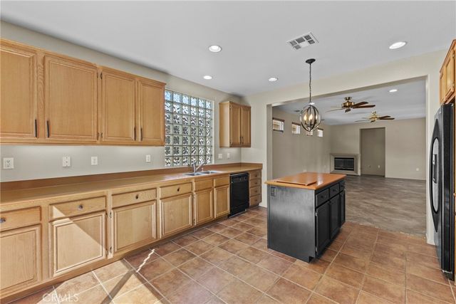 196 Four Seasons Boulevard, Hemet, CA 92545