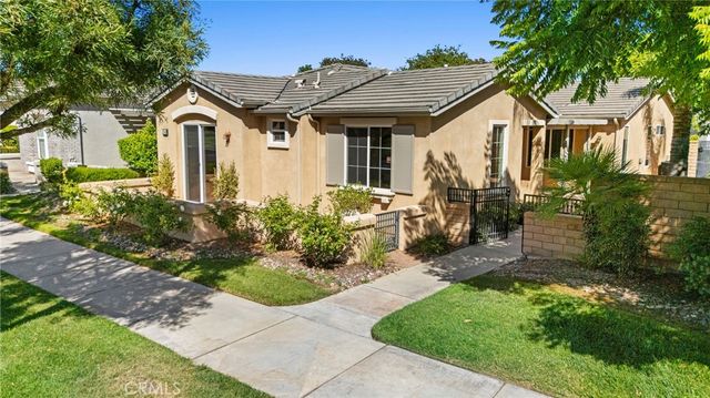 196 Four Seasons Boulevard, Hemet, CA 92545