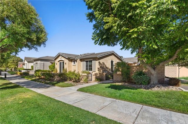 196 Four Seasons Boulevard, Hemet, CA 92545