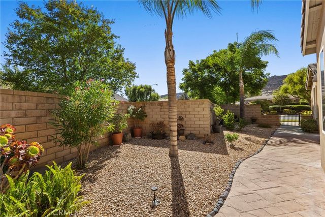 196 Four Seasons Boulevard, Hemet, CA 92545